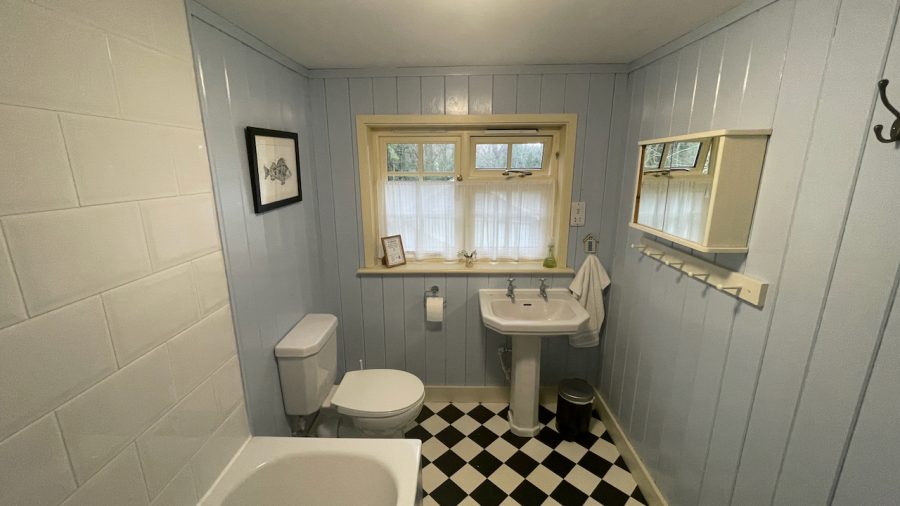 Little Holt bathroom